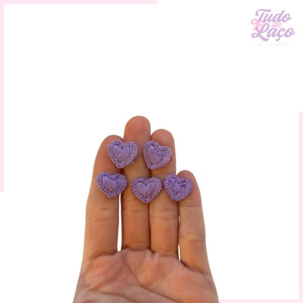 MINI CORAÇÃO BORDADO LILÁS - 1,5CM (10 UNIDADES)