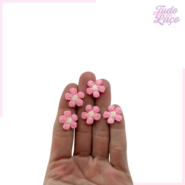 MINI FLOR BORDADA ROSA - 1,5CM (10 UNIDADES)