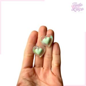 APLIQUE CORAÇÃO IRISADO COM CORAÇÃO VERDE - 2,2CM (2 UNIDADES)