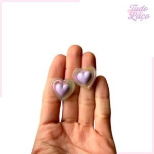 APLIQUE CORAÇÃO IRISADO COM CORAÇÃO LILÁS - 2,2CM (2 UNIDADES)
